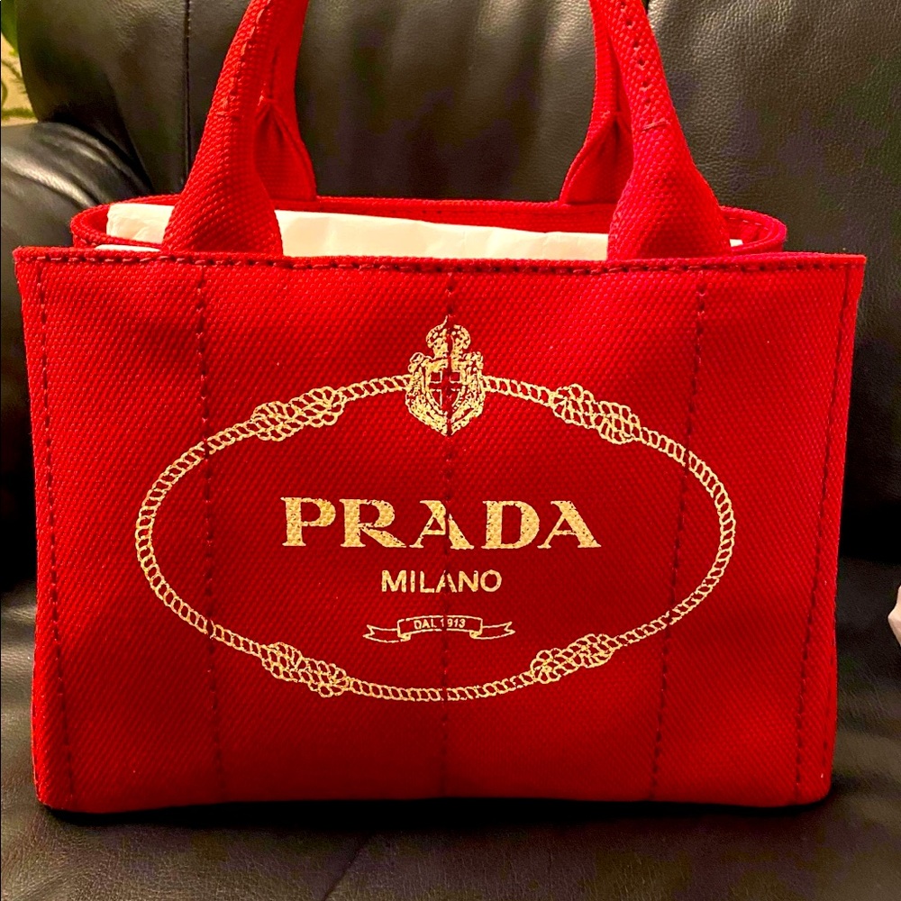 Prada Canapa - Picture 1 of 9